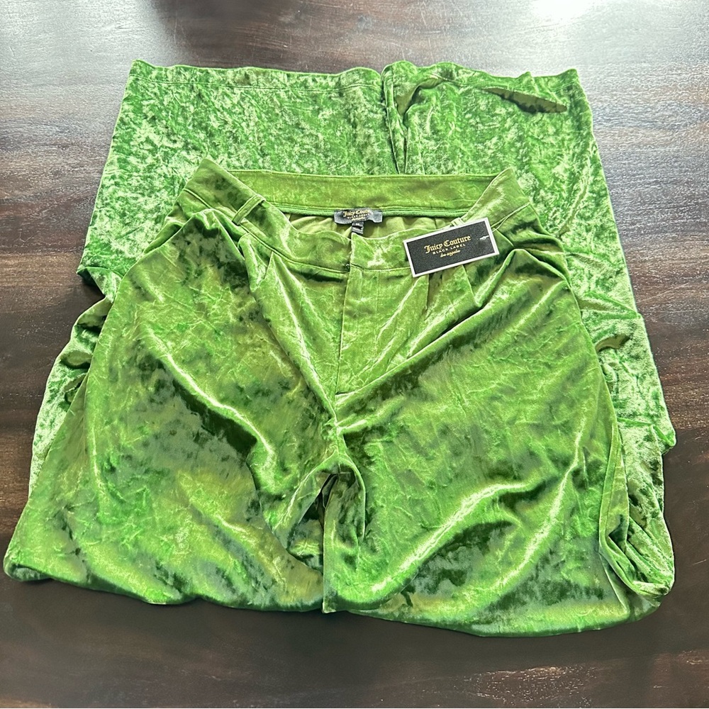 Stunning velvet juicy couture, black label, green slacks.